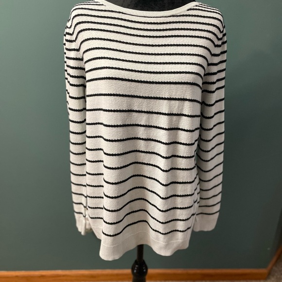 Black and white striped long sleeve - Picture 2 of 6